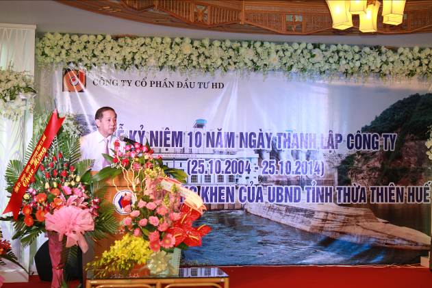 Ông. Phan Ngọc Thọ - Phó Chủ tịch UBND tỉnh Thừa Thiên Huế chúc mừng Công ty